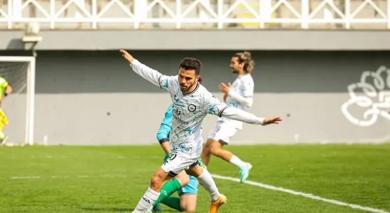 Nilüfer Belediye Futbol Takımı Altınova Belediyespor'u Farklı Skorla Mağlup Etti