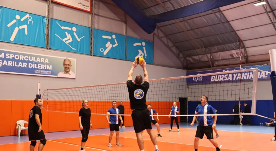 Nilüfer Belediyesi'nde File Heyecanı: Çalışanlar Voleybol Turnuvasında Buluştu!