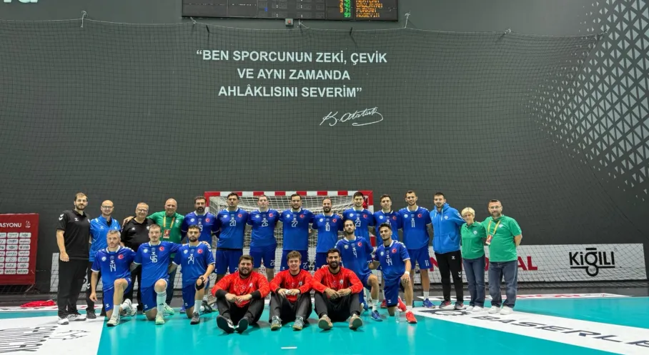 Nilüfer Belediyespor Hentbol Takımı Ankara'yı Farklı Yendi, Liderliğe Yükseldi!