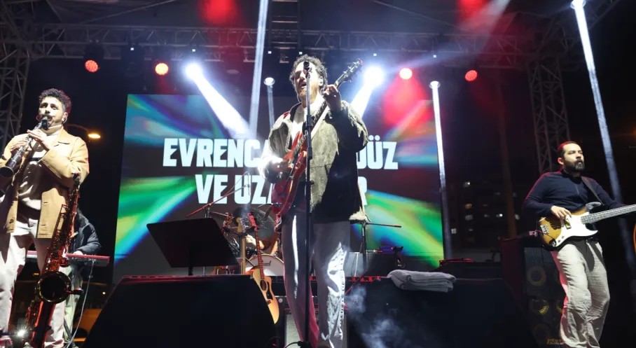 Nilüfer Genç Caz Evrencan Gündüz ile Muhteşem Final Yaptı: Başkan Özdemir'den Dev Caz Festivali Müjdesi!