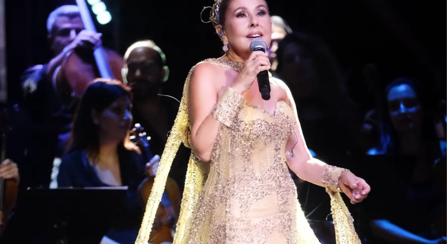 Nilüfer Harbiye'yi Salladı: Efsane Konserde Duygusal Anlar ve Unutulmaz Şarkılar!