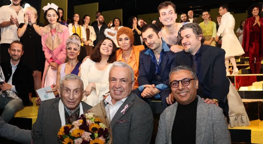 Nilüfer Kent Tiyatrosu'ndan 'Lüküs Hayat' ile Muhteşem Sezon Başlangıcı!