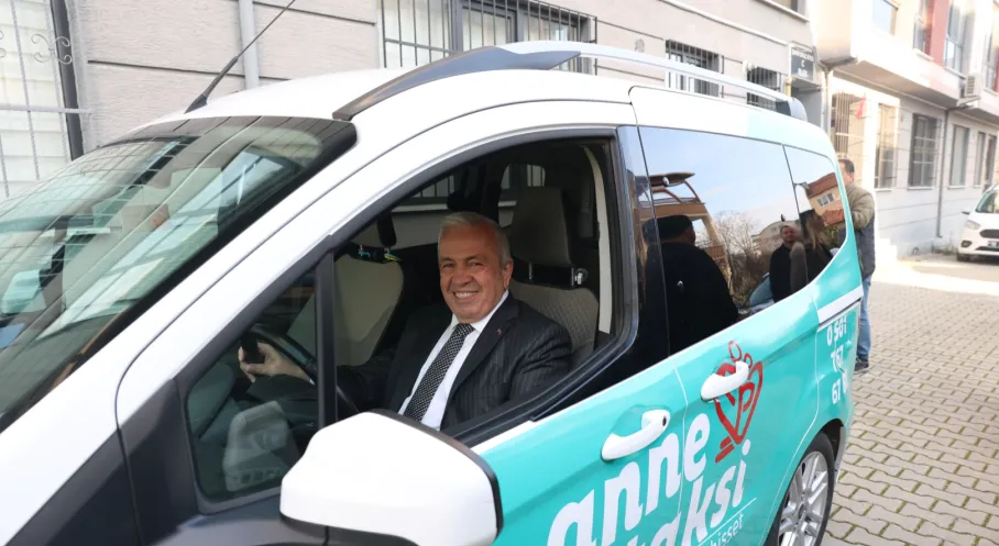 Nilüfer'de Annelerden Tam Not! Başkan Özdemir 'Anne Taksi' İle Bizzat Direksiyona Geçti