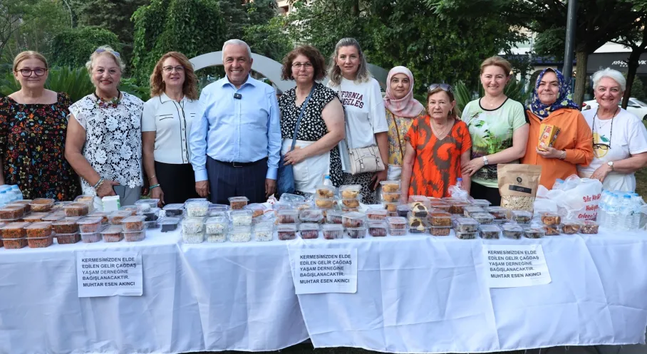 Nilüfer'de Coşkulu Gece! Üç Fidan Parkı Kermes ve Konserle Şenlendi