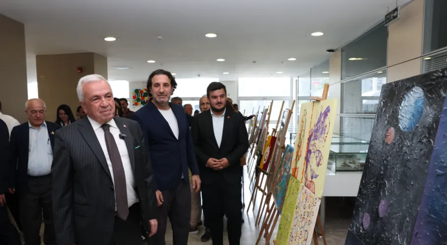 Nilüfer'de Kalpten Dokunuşlar: 'Bizim Sergi' Halk Evi'nde Açıldı, Geliri İhtiyaç Sahiplerine!