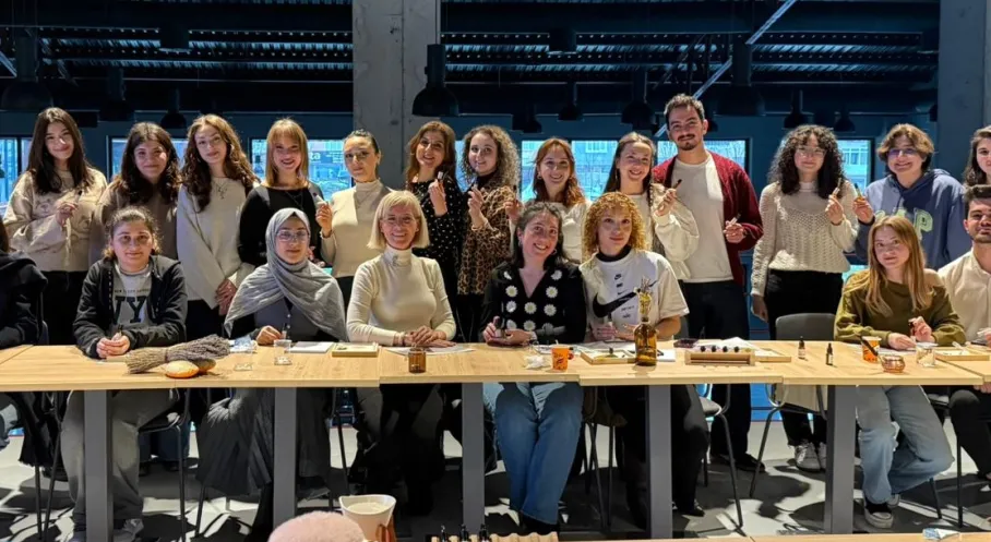 Nilüfer'de Kokuların Gizemli Yolculuğu: Bellek ve Duyguların Anahtarı Doğal Parfümlerde!