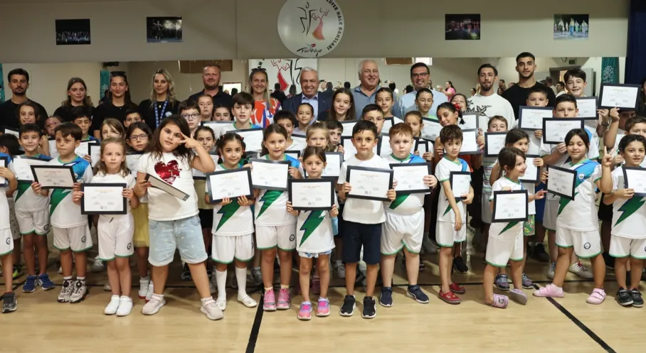 Nilüfer'de Minik Sporcular Şov Yaptı! Yaz Etkinlikleri Coşkuyla Sona Erdi
