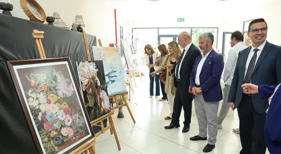 Nilüfer'de Olgun Gençlerden Sanat Şöleni! Yıl Sonu Sergisi Göz Kamaştırdı