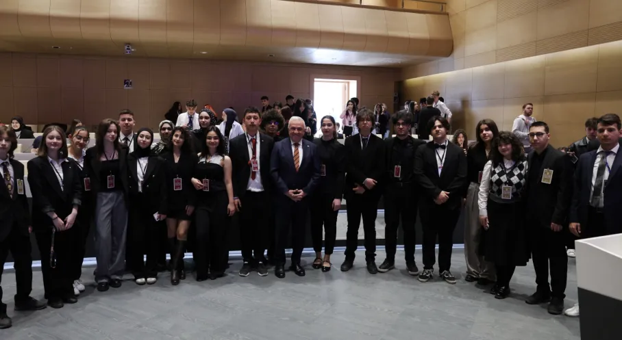 Nilüfer'de Türkiye'nin Yarınları İçin Büyük Demokrasi Provası: Gençler Yönetimi Deneyimledi!