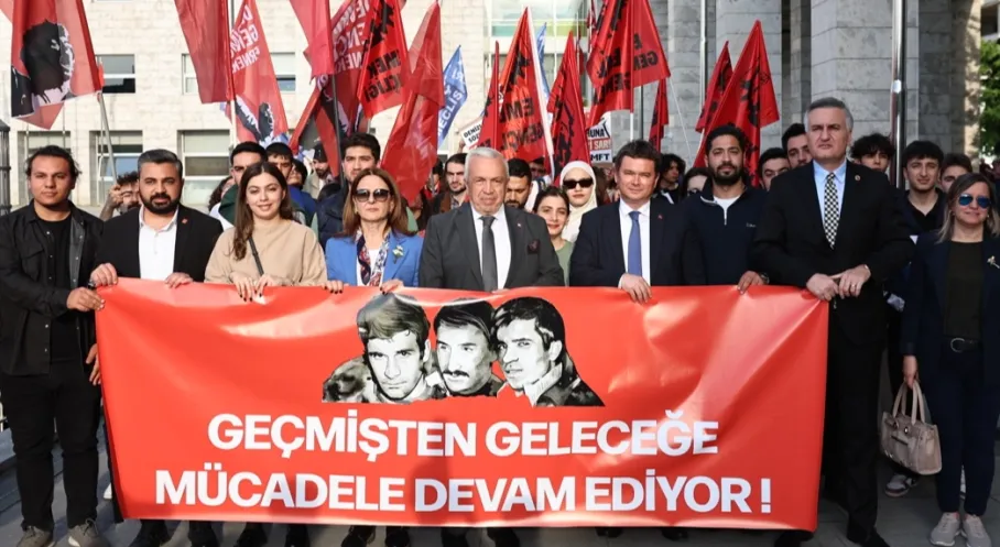 Nilüfer'de 'Üç Fidan' Anması: Şafak Nöbeti ve Yoğun Katılım