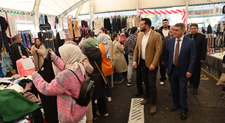 Nilüfer'de Ucuz Giyim Fırsatı! 7. Giyim Pazarı Altınşehir'de Açıldı