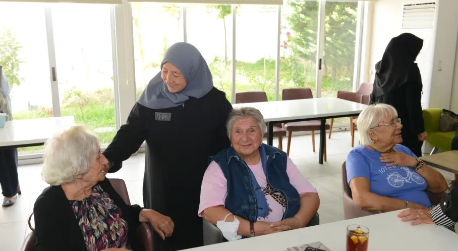 Nilüfer'den Yaşlılara Vefa Ziyareti: Kadın Derneklerinden Huzurevine Anlamlı Destek!