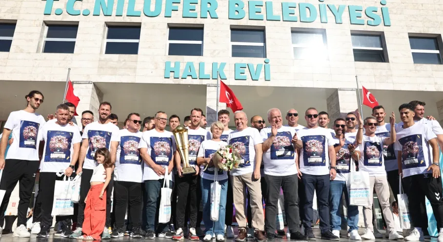 Nilüfer'in Gururu! Belediyespor Hentbol Takımı Süper Kupa'yı Şehre Getirdi