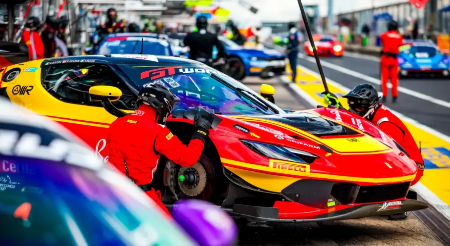 Nürburgring’de İlk Viraj Şoku: Nicklas Nielsen Yarışa Başlayamadan Havlu Attı