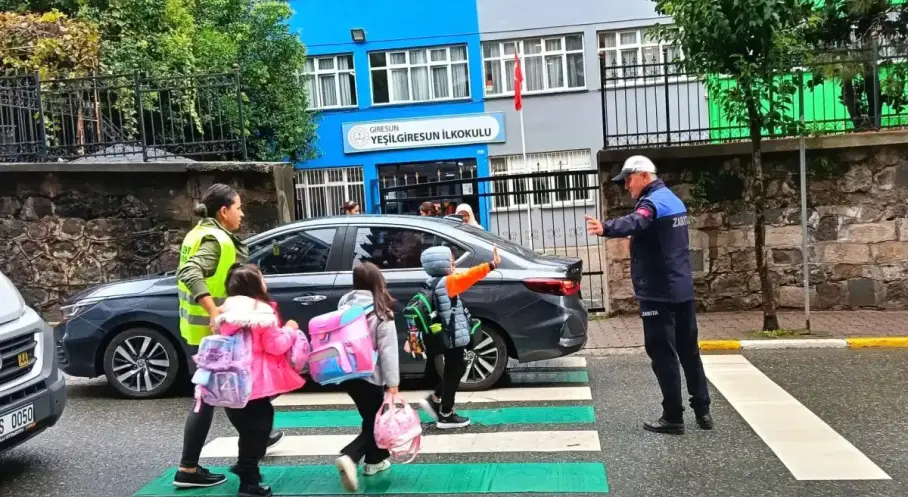 Okul giriş çıkışlarına zabıta ekibi desteği