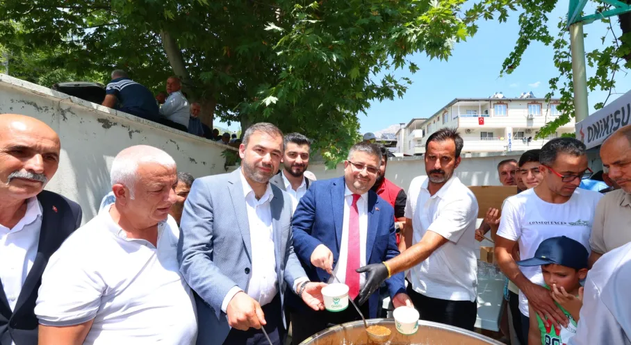 Onikişubat'tan Aşure Bereketi: Ilıca'da Geleneksel İkram Coşkusu!