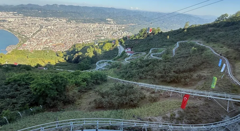 Ordu Boztepe'de Adrenalin Dorukta! Dağ Kızağı ve Sosyal Tesisleri Açıldı