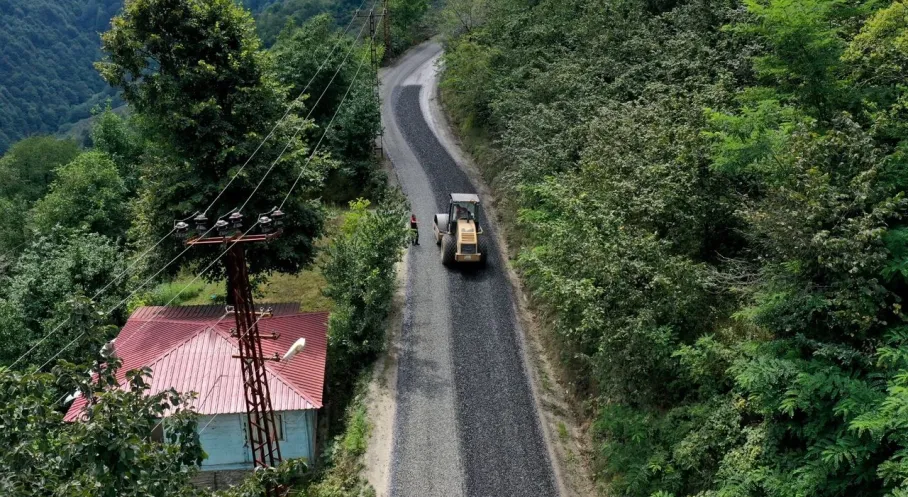Ordu Ünye'de Yollar Yenilendi: Pelitliyatak'ta Asfalt Sevinci!