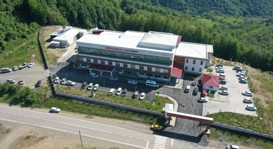 Ordu'da Sağlık Yatırımları Devam Ediyor: Büyükşehir'den Akkuş'a Sıcak Asfalt Desteği!