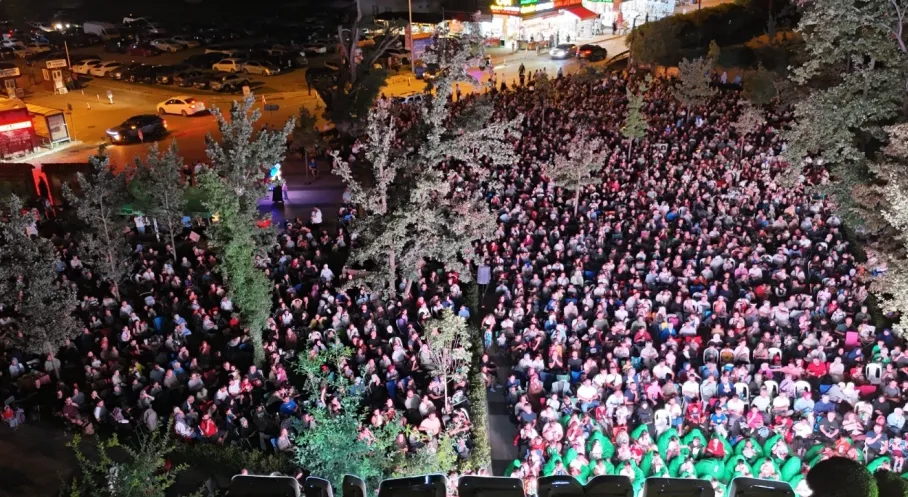 Ormanya Gece Sineması Rekoru Kırdı! 5 Bin Kişi 'Yukarı Bak' İçin Buluştu