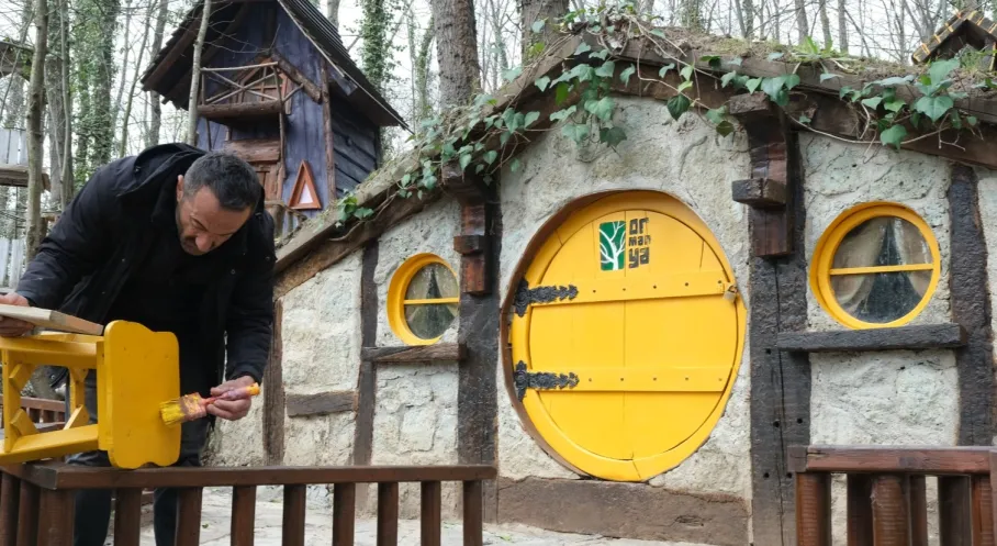 Ormanya'nın Masalsı Köyü Ormanköy Yepyeni Haliyle Büyülüyor! Hobbit Evleri Nasıl Değişti?
