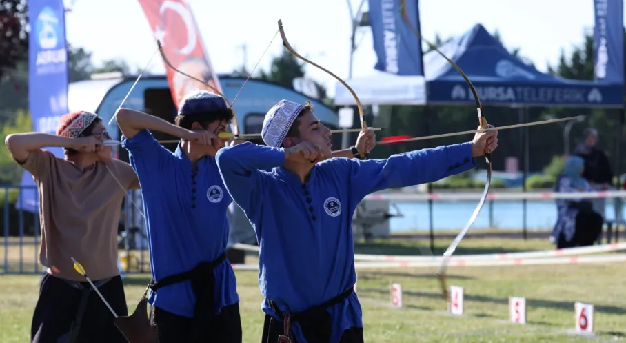 Osmangazi'de 700. Yılın Muhteşem Kutlaması: Türk Sporları Festivali Coşkusu Bursa'yı Sardı!