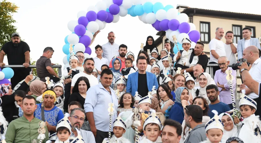 Osmangazi'de Coşkulu Sünnet Şöleni! 200 Çocuk Erkekliğe İlk Adımı Attı