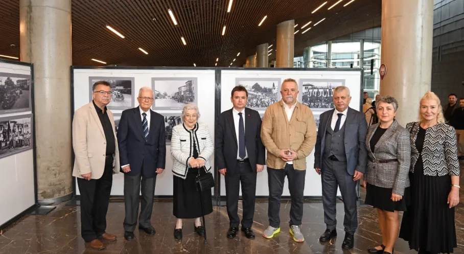 Osmangazi'de Cumhuriyet Coşkusu Fotoğraflarla Canlandı! Bursa'nın Tarihi İzleri Sergileniyor
