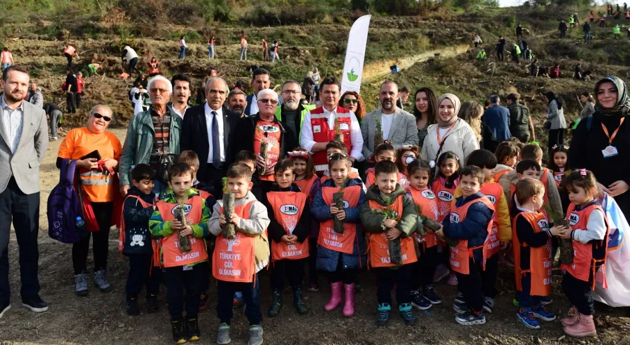 Osmangazi'de Kitaplar Fidanlara Dönüştü! 700 Fidanlık Orman Kuruluyor