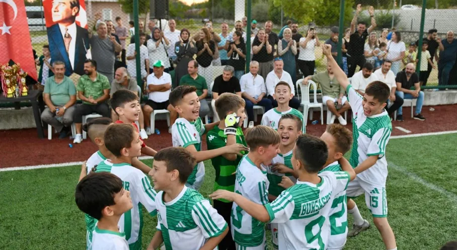 Osmangazi'de Minik Kramponlar Şampiyonluk Coşkusu Yaşadı! Yıldız Cup 2025 Sona Erdi