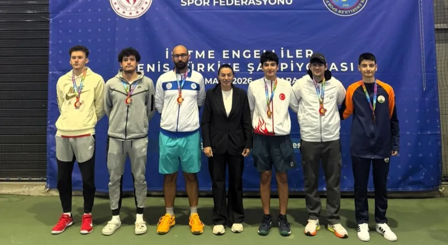 Osmangazili Raketler Türkiye Şampiyonası'nı Salladı: Madalya Yağmuru!