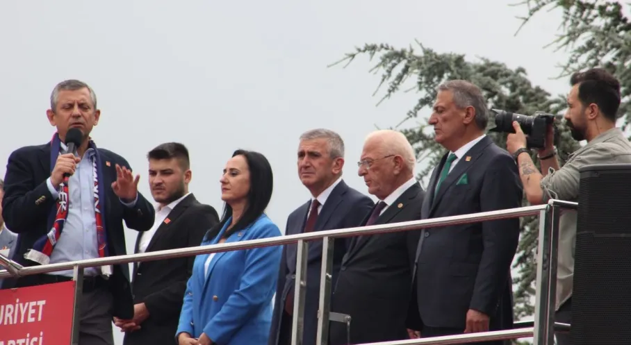 Özgür Özel'den Düzce'de Erdoğan'a Sert Eleştiriler: Diplomadan Gözaltılara!