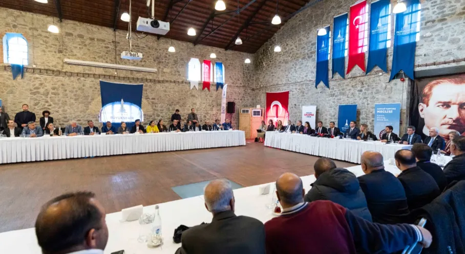 Özgür Özel'den Romanlara Tam Destek: İzmir'deki Yeni Dönem Türkiye'ye Örnek Olacak!