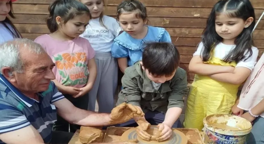Pazaryeri'nde Minik Eller Çamurla Buluştu: Köy Okulu Doğa ve Sanatla Yeniden Canlandı!