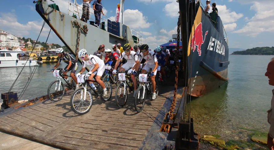Red Bull Geç Kalma Heyecanı Başlıyor: Adalar'da Bisiklet Yarışı!