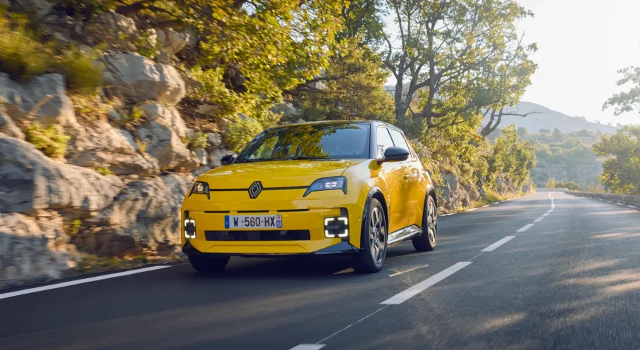 Renault 5 E-Tech Elektrik Türkiye'de! Fiyatı ve Özellikleri Şaşırttı!