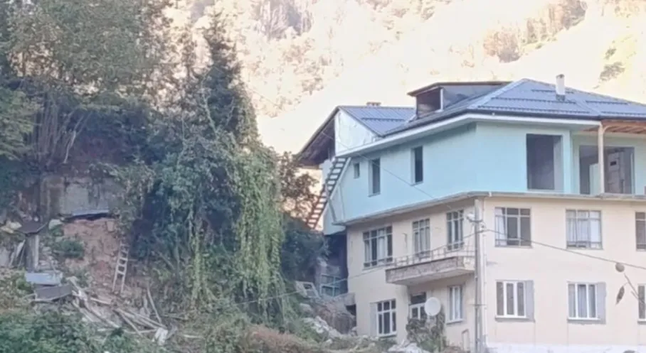 Rize'de Arı Kovanlığı Faciası: Çökme Sonucu 2 Ölüm!