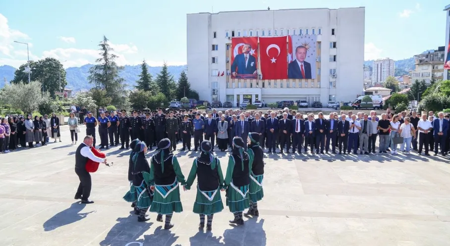 Rize'de Atatürk'ün Gelişinin 101. Yılı Coşkuyla Kutlandı!