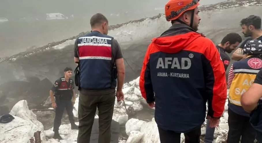 Rize'de Korkunç Kaza! Fotoğraf Çekmek İsterken Kar Altında Can Verdi!