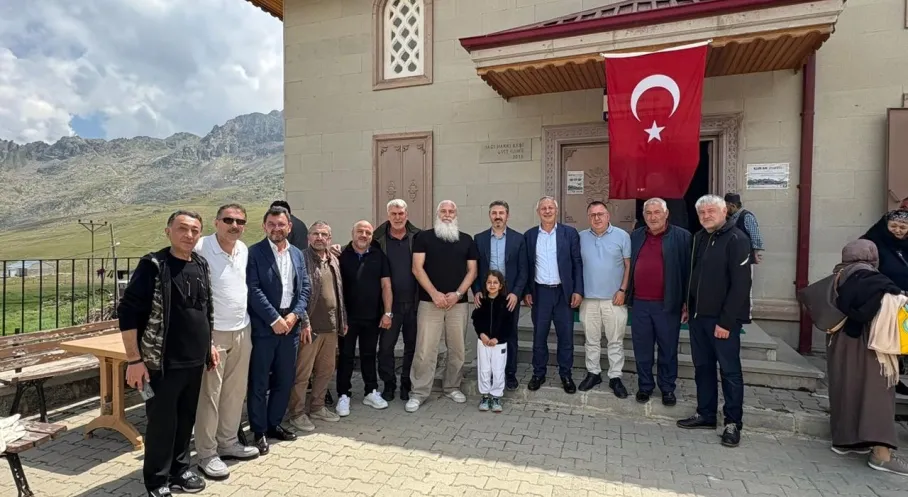 Rize'de Kur'an Ziyafeti: Ovit Hacı Hakkı Ekşi Camii İlahi Seslerle Yankılandı!