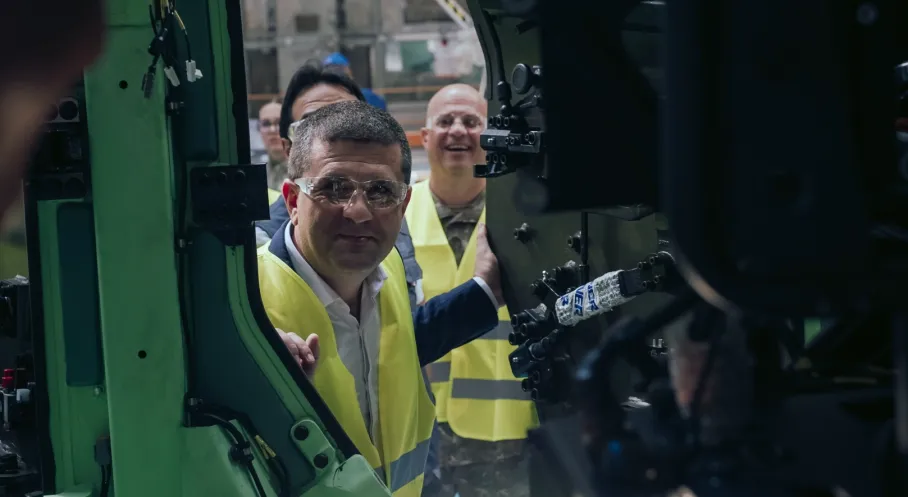 Romanya Savunma Bakanı Miruță, Otokar'ın Mediaş Fabrikasını Ziyaret Etti 