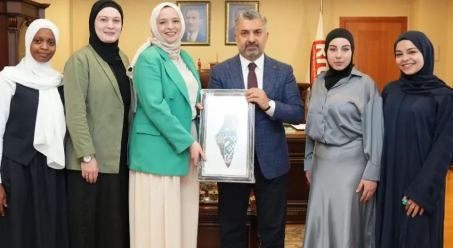 RTÜK Başkanı Şahin'e Uluslararası Öğrencilerden Duygu Dolu Ziyaret!