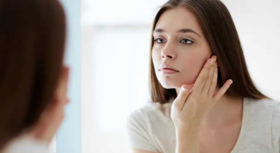 Sabah Yüz Şişkinliği: Ödem mi, Cilt Bakım Hataları mı? Uzmanlardan Şaşırtıcı Yanıtlar!