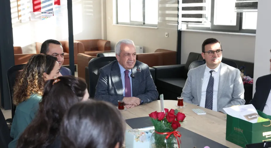 Şadi Özdemir'den Öğretmenlere Anlamlı Sözler: 'Geleceği Kuran Öğretmenlerdir!'