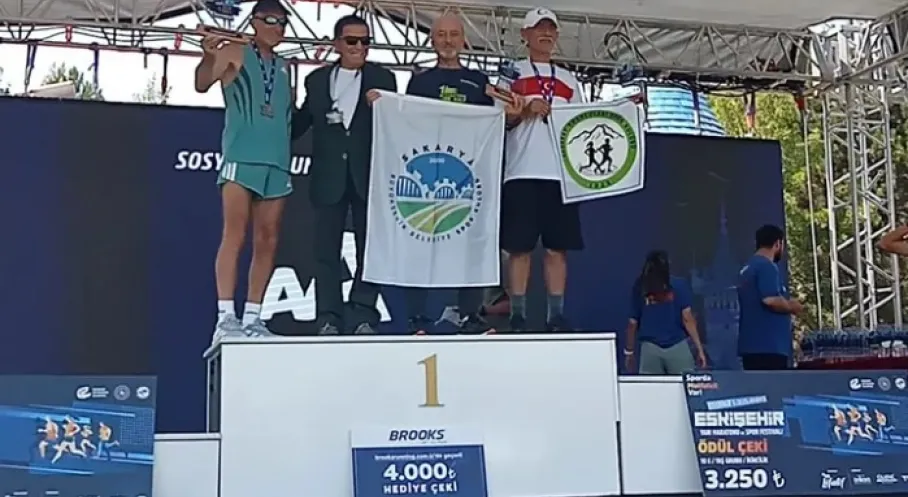 Sakarya'nın Gururu: Büyükşehir Atletinden Yarı Maraton Şampiyonluğu!