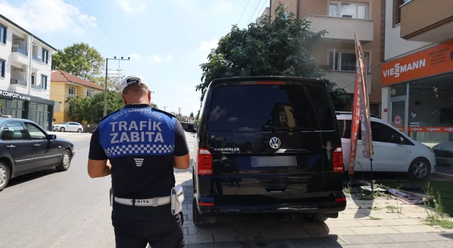 Sakarya'da Zabıtadan Sürücülere Sıkı Uyarı: Yaya Geçitleri Artık Daha Güvenli!