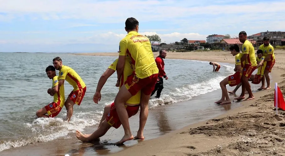 Sakarya'da 'Hayat Timi' Alarmda! Yaz Sezonu Öncesi Sahiller Güvende