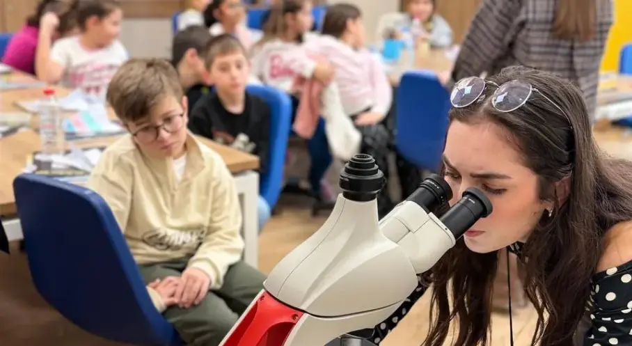 Sakarya’da Minikler Bilim Atölyesinde Keşfederek Öğrendi