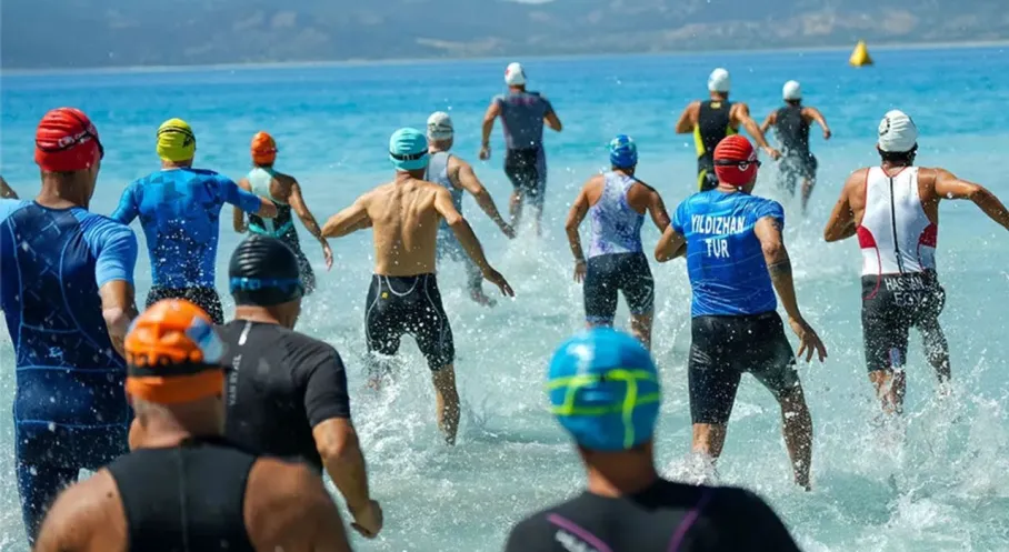 Salda Gölü'nde Tarihi Triatlon: Çevre Tartışmaları Gölgesinde Rekor Katılım!
