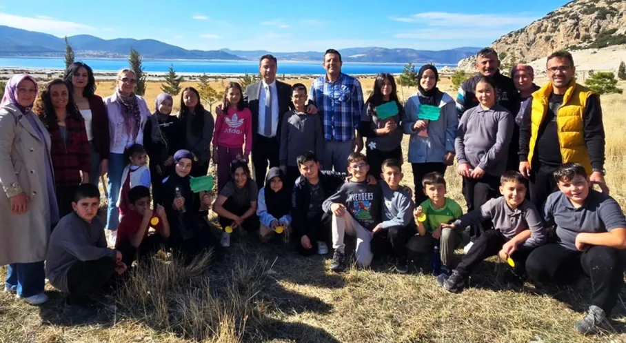 Salda Gölü'ne İmam Hatiplilerden Yeşil Dokunuş! Fidanlar Toprakla Buluştu